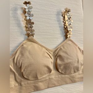 Interchangeable straps bra